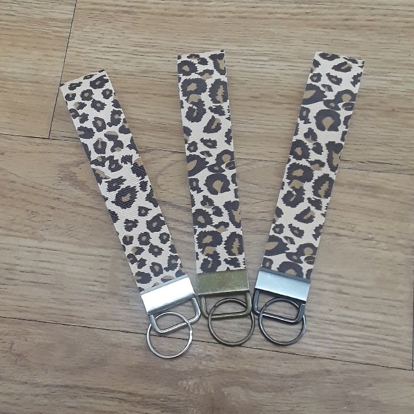 Handmade Accessories - leapard print wristlet keychain